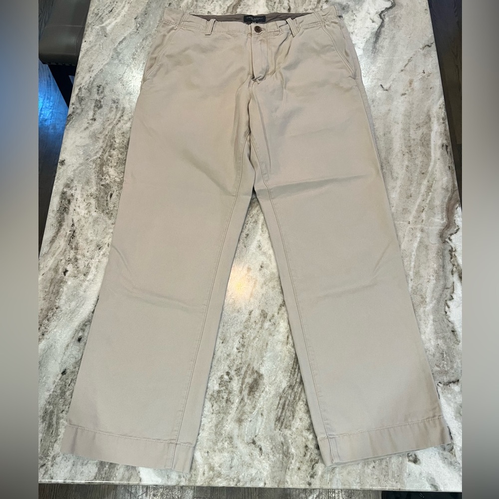 Men’s 35/32 Banana Republic khaki pants